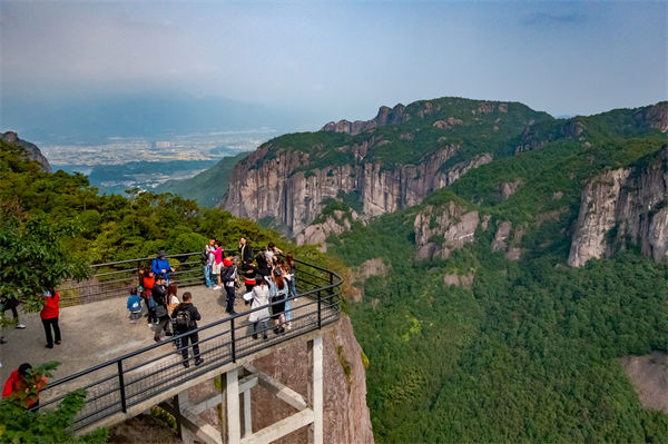 臺州戰(zhàn)略咨詢公司如何為企業(yè)定制長遠(yuǎn)發(fā)展戰(zhàn)略？